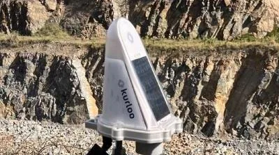 Unidad GNSS autónoma frente a un talud