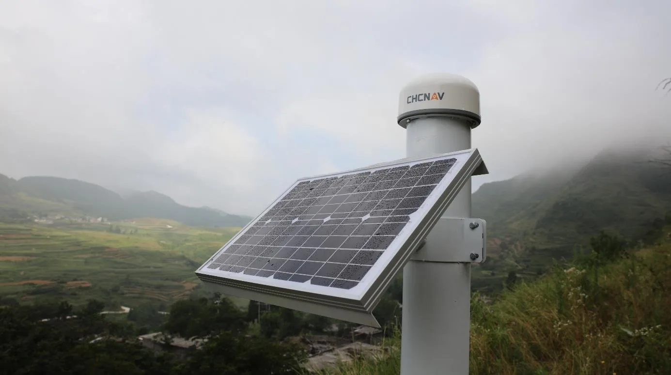 Receptor GNSS con panel solar