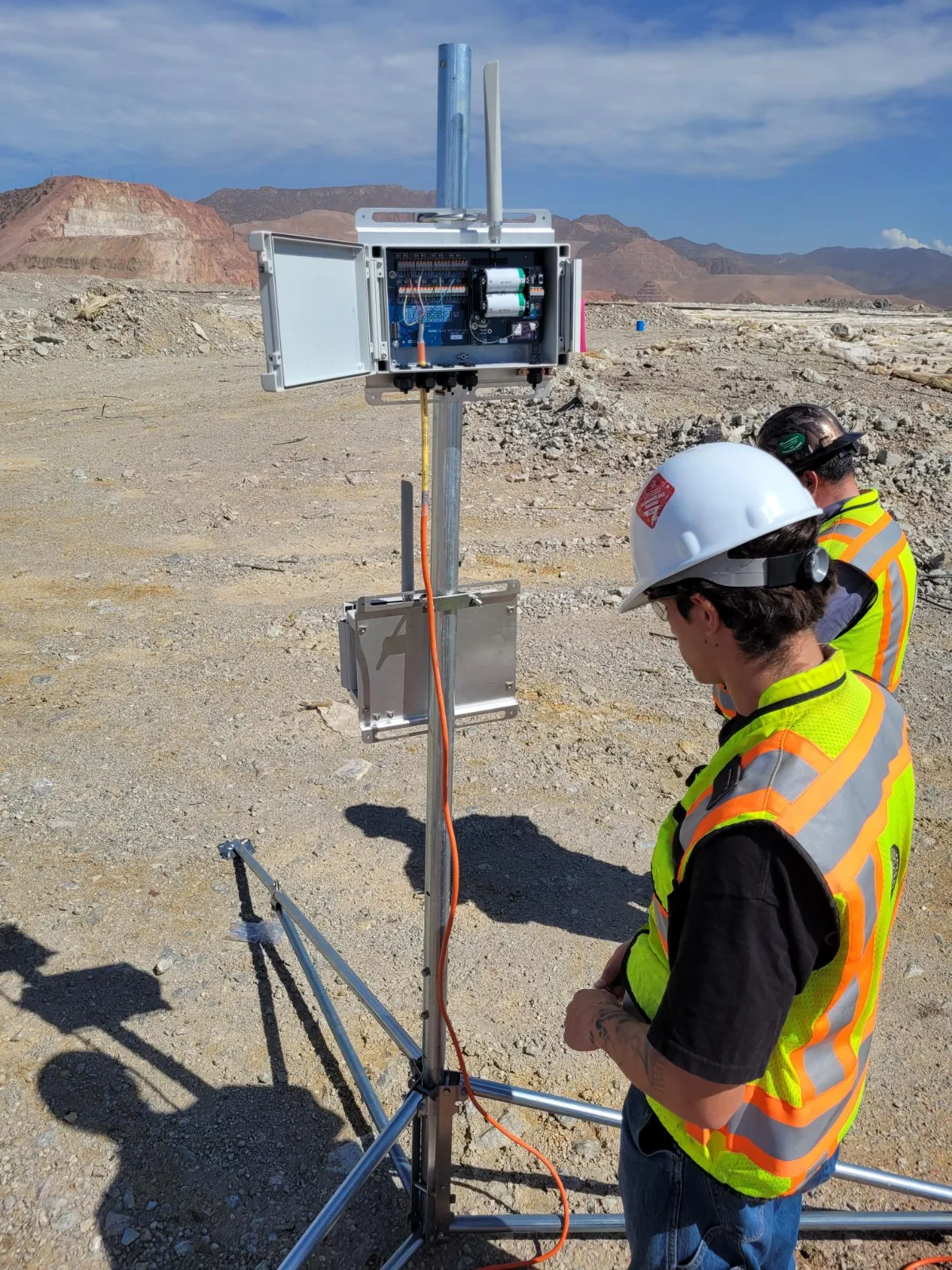 Equipo de Proinfra en campo